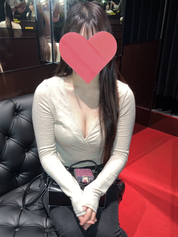 バンビ倶楽部 りり 22歳 T：156cm　B：86(F)　W：58　H：85